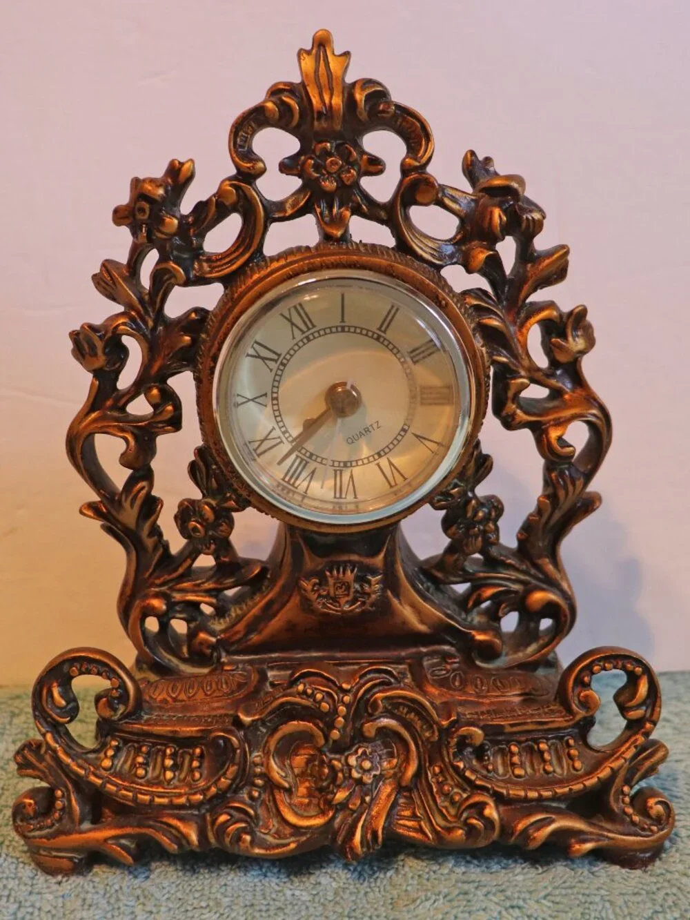 Vtg Ornate Resin Bronzeish goth /French Style Table Mantle Quartz Clock